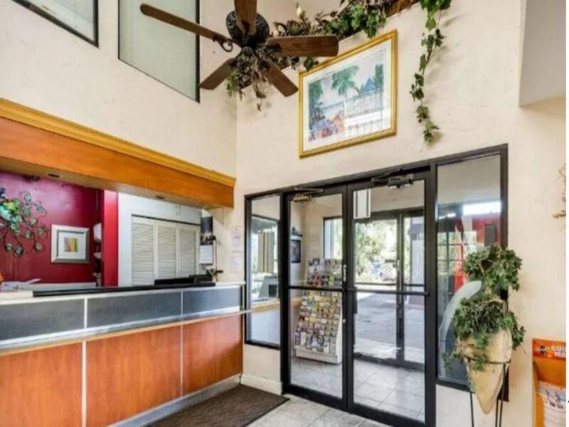 Econo Lodge Palm Harbor - Clearwater Exterior foto